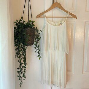 TOMMY GIRL by TOMMY HILFIGER White Pleated Formal Dress in size XS